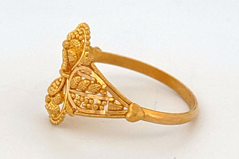 22k Gold ring wt. 2.42g