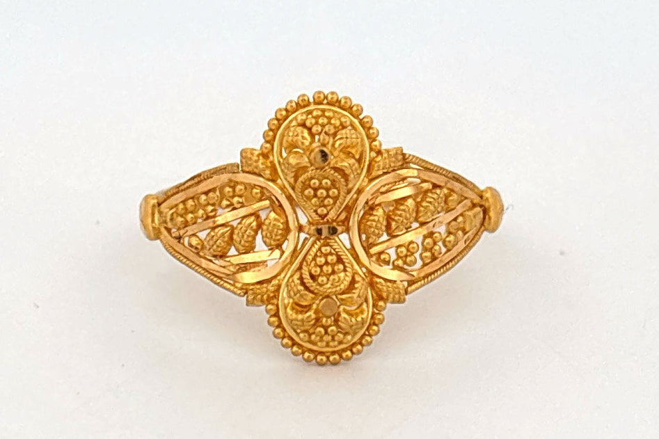 22k Gold ring wt. 2.42g