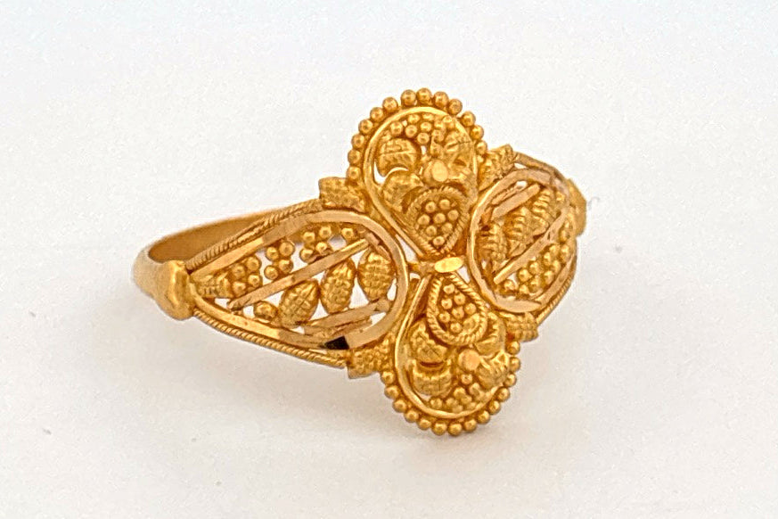 22k Gold ring wt. 2.42g