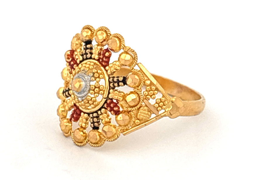 22k Gold ring wt. 2.79g