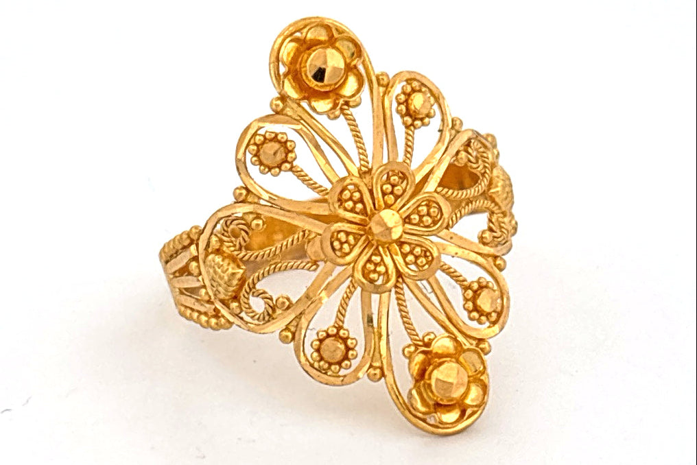 22k Gold ring wt. 4.15g
