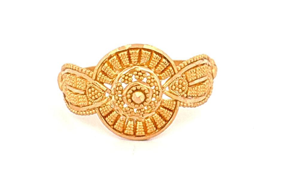 22K Gold Traditional Ring wt 2.45 g