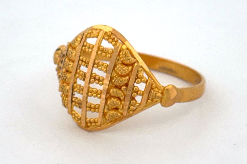 22k Gold ring wt 2.46