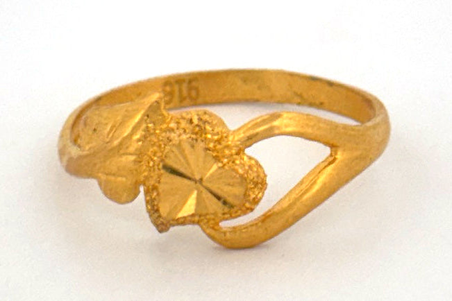 22k Gold ring wt 2.06g
