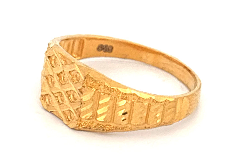 22k gold ring wt. 4.18g