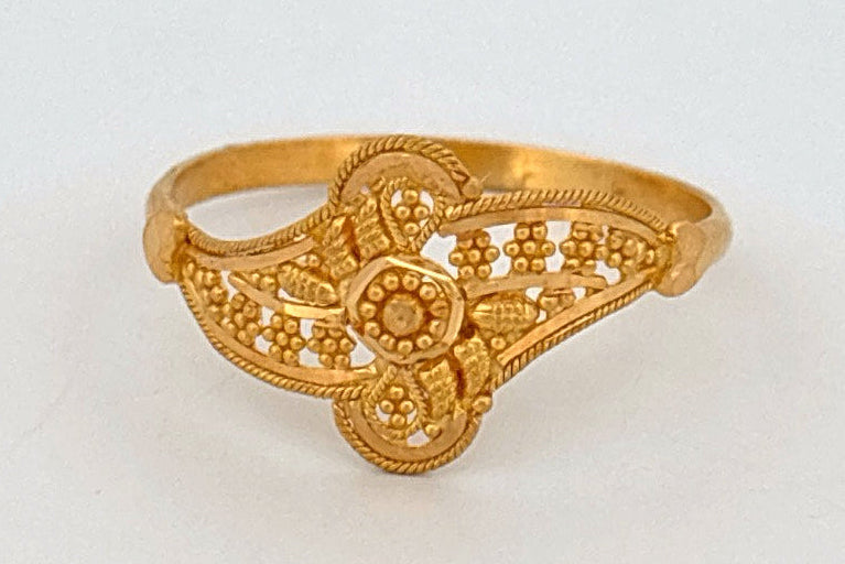 22k Gold ring wt. 2.02g