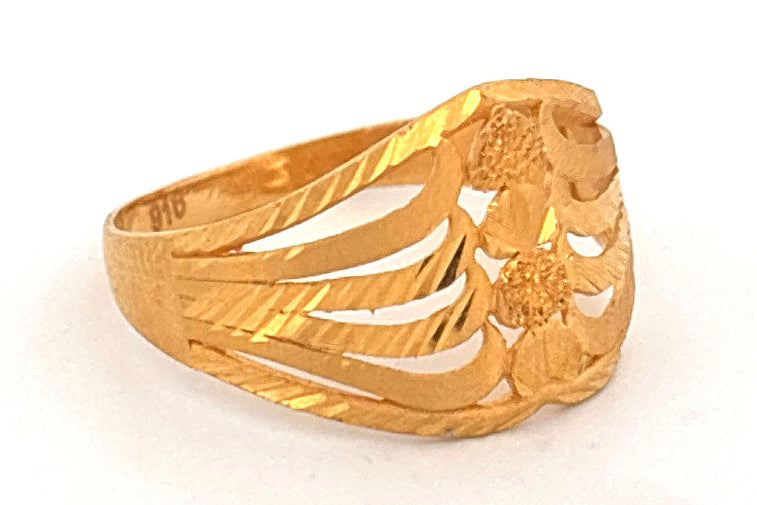 22k Gold ring wt. 3.09g