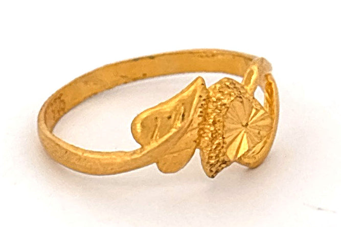 22k Gold ring wt 2.06g