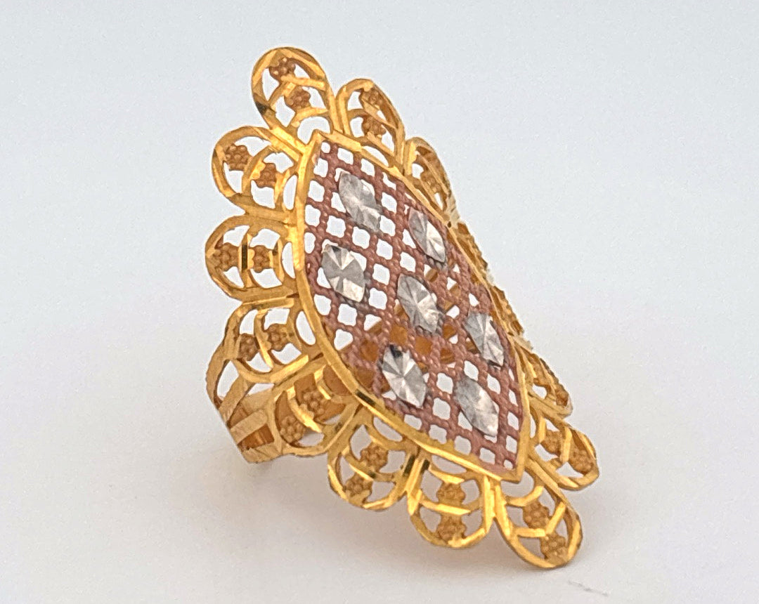 22k Gold ring wt 3.91g