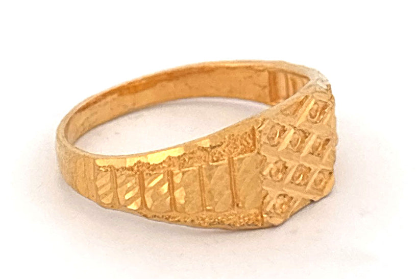 22k gold ring wt. 4.18g