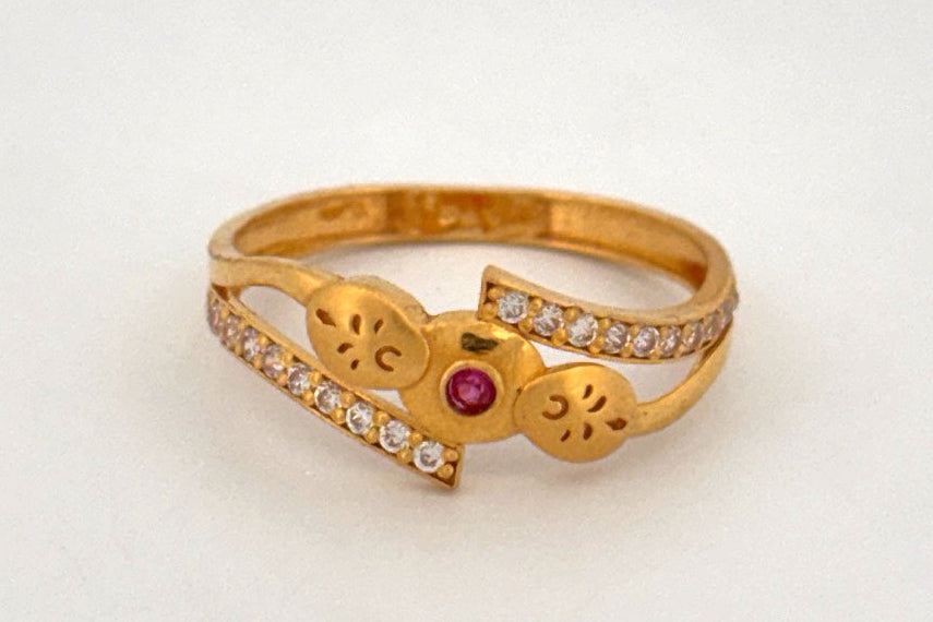 22k Gold ring with stones wt. 1.41g